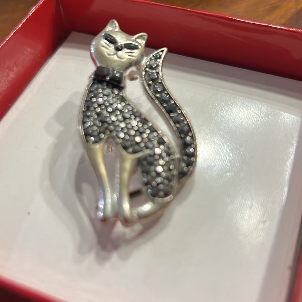 Cat Pin - Picture 2 of 2